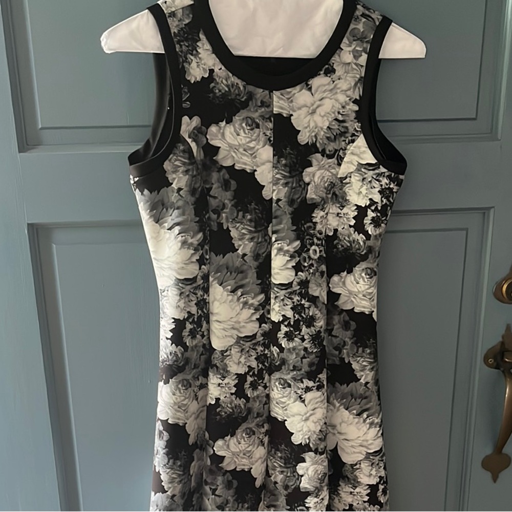 EUC Kaos Made in Italy Floral Black and White Sleeveless Dress